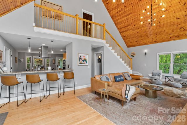 320 Woodland Drive, Swannanoa, NC 28778