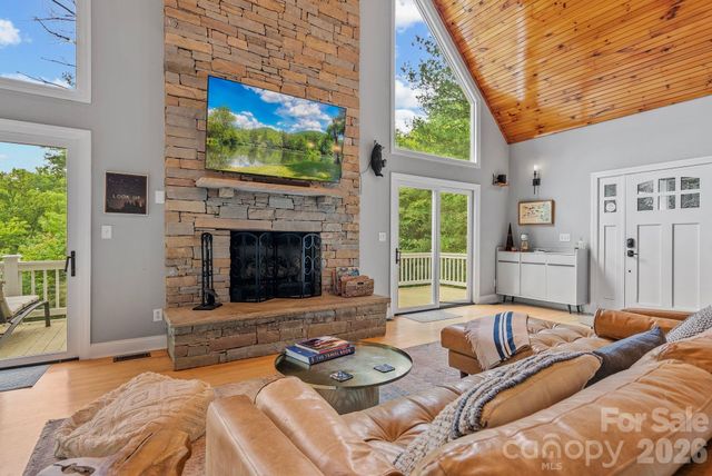 320 Woodland Drive, Swannanoa, NC 28778