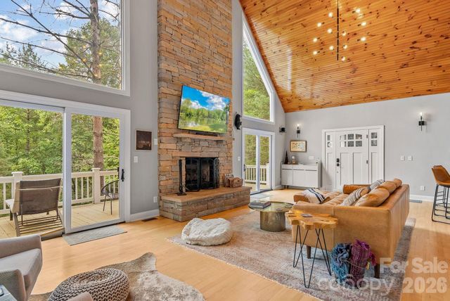 320 Woodland Drive, Swannanoa, NC 28778