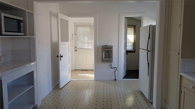 310 S Davis Street, West, TX 76691