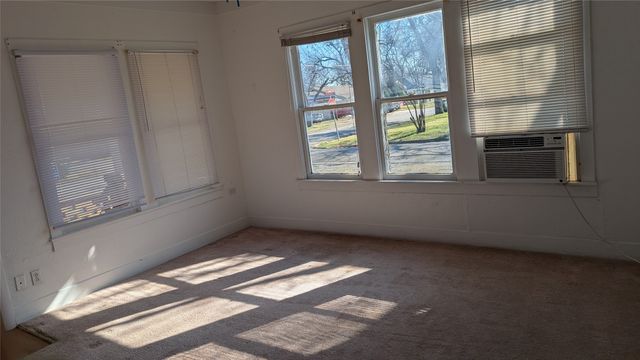 310 S Davis Street, West, TX 76691