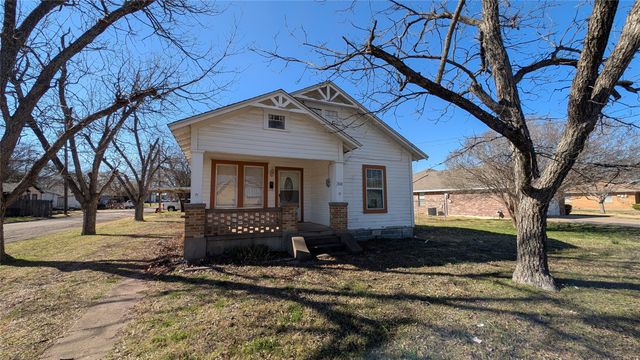 310 S Davis Street, West, TX 76691