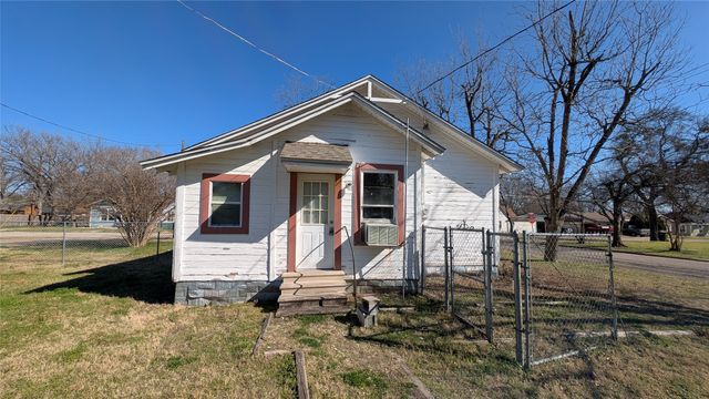 310 S Davis Street, West, TX 76691