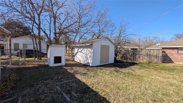 310 S Davis Street, West, TX 76691