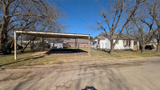 310 S Davis Street, West, TX 76691