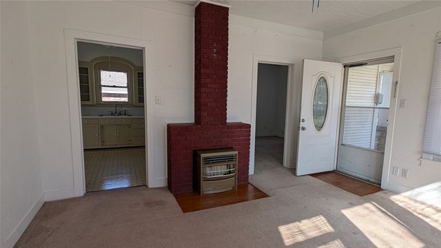 310 S Davis Street, West, TX 76691