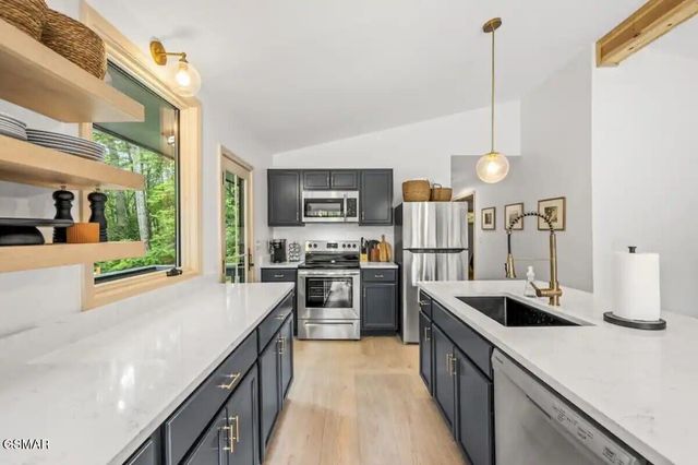 1137 Old Cartertown Road, Gatlinburg, TN 37738