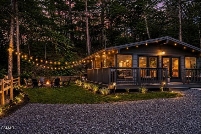 1137 Old Cartertown Road, Gatlinburg, TN 37738