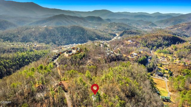 1137 Old Cartertown Road, Gatlinburg, TN 37738