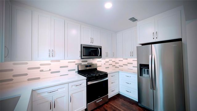 4409 Calmont Avenue, Fort Worth, TX 76107