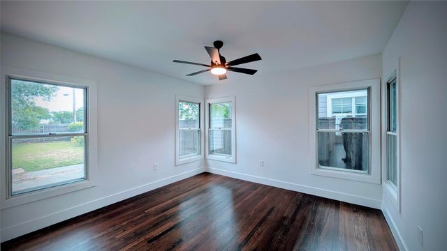 4409 Calmont Avenue, Fort Worth, TX 76107