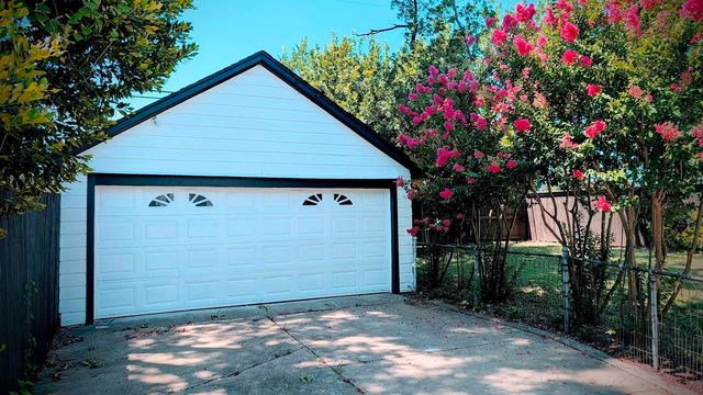 4409 Calmont Avenue, Fort Worth, TX 76107