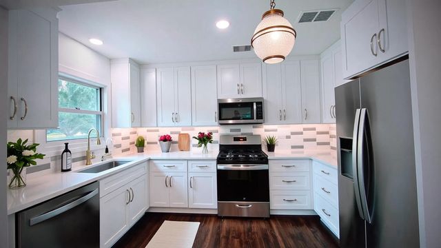 4409 Calmont Avenue, Fort Worth, TX 76107