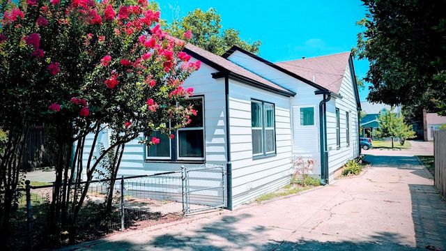4409 Calmont Avenue, Fort Worth, TX 76107