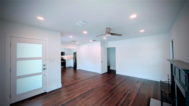 4409 Calmont Avenue, Fort Worth, TX 76107