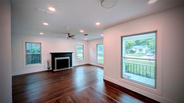 4409 Calmont Avenue, Fort Worth, TX 76107