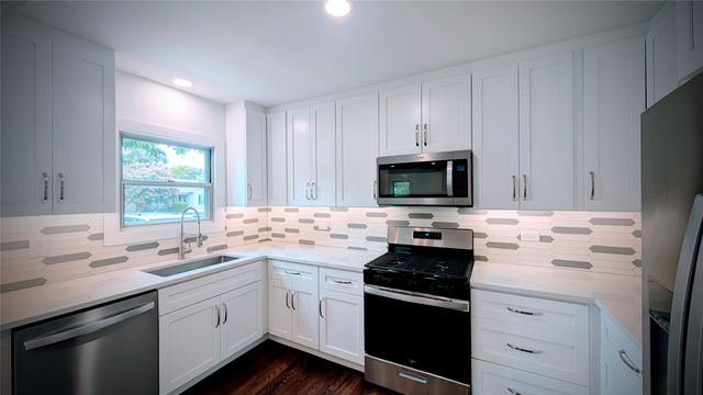4409 Calmont Avenue, Fort Worth, TX 76107