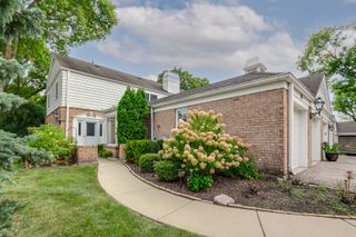 113 Rivershire Lane, Lincolnshire, IL 60069