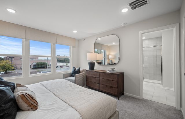 232 Warren Lane 11546, Schaumburg, IL 60193