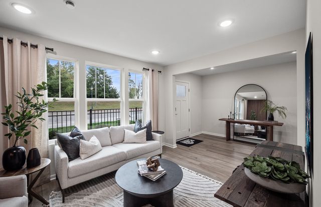 232 Warren Lane 11546, Schaumburg, IL 60193