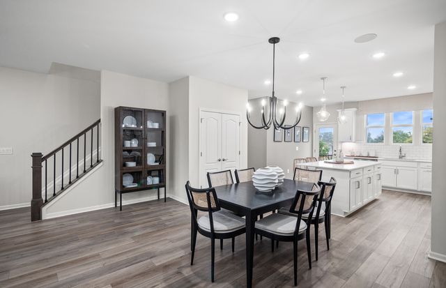 232 Warren Lane 11546, Schaumburg, IL 60193