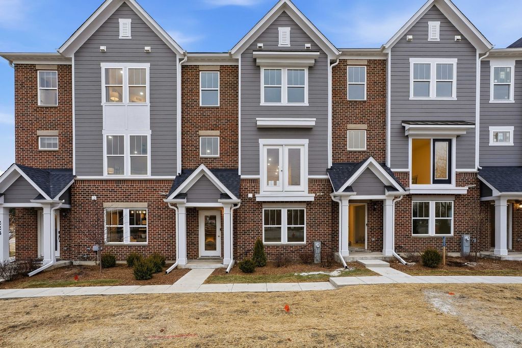 232 Warren Lane 11546, Schaumburg, IL 60193