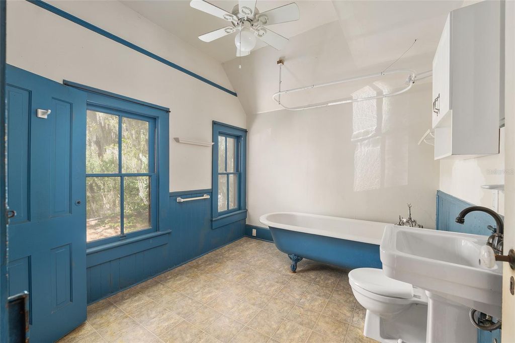 Image 40 of property listing at 306 NE 3RD STREET, Gainesville, FL 32601