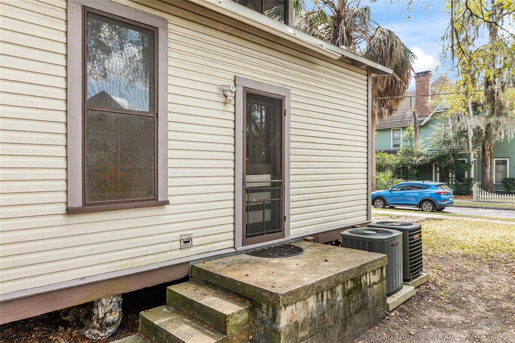 Image 45 of property listing at 306 NE 3RD STREET, Gainesville, FL 32601