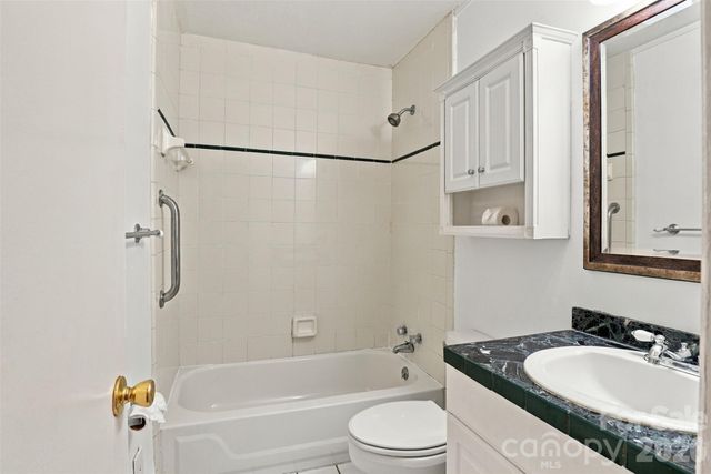 7033 Starvalley Drive, Charlotte, NC 28210