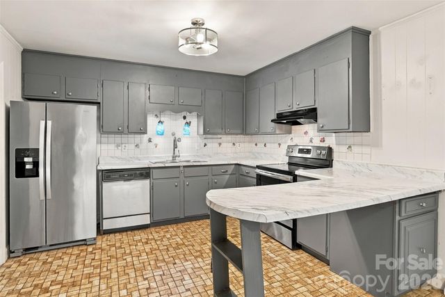 7033 Starvalley Drive, Charlotte, NC 28210