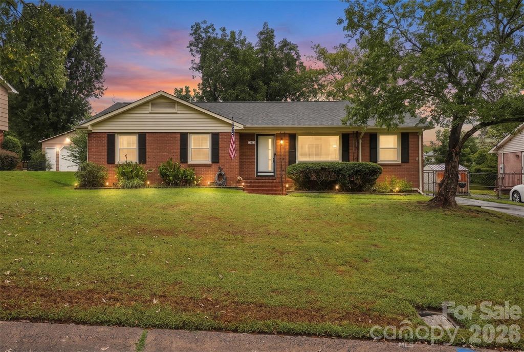 7033 Starvalley Drive, Charlotte, NC 28210