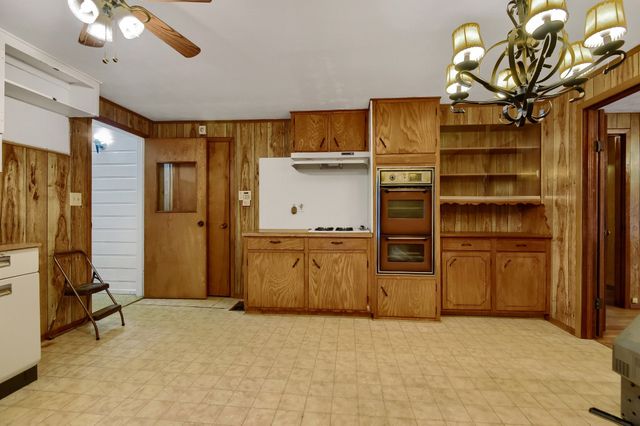 209 E Woodland Street, Collinsville, TX 76233