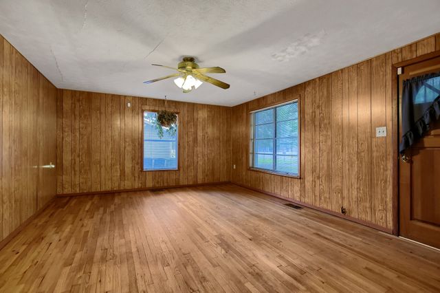 209 E Woodland Street, Collinsville, TX 76233