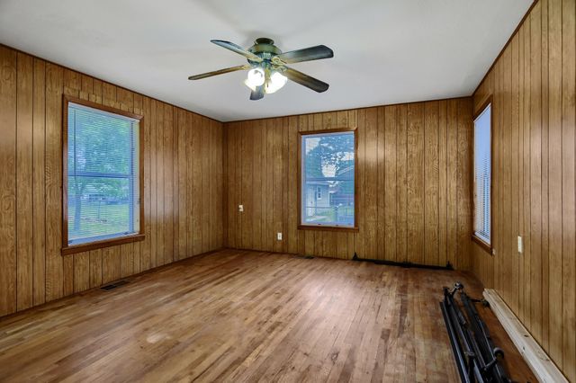 209 E Woodland Street, Collinsville, TX 76233