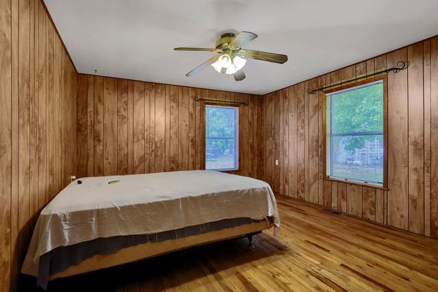 209 E Woodland Street, Collinsville, TX 76233