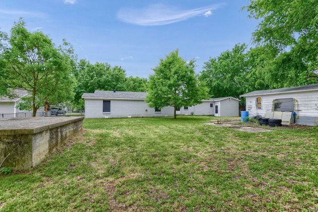 209 E Woodland Street, Collinsville, TX 76233