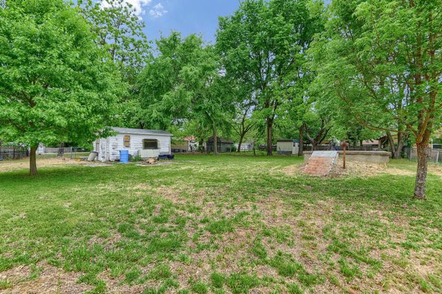 209 E Woodland Street, Collinsville, TX 76233