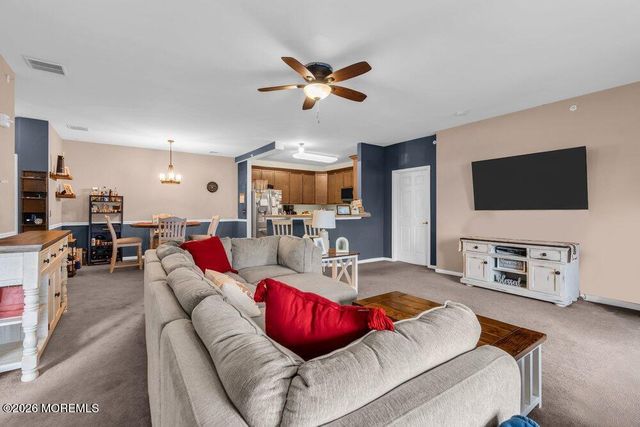 136 Mill Pond Way 22, Eatontown, NJ 07724