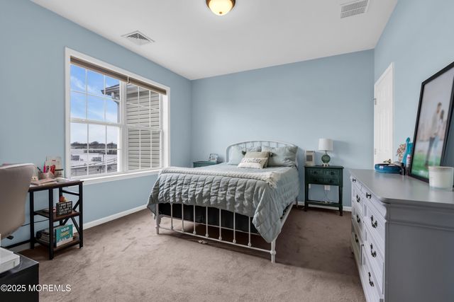 136 Mill Pond Way 22, Eatontown, NJ 07724