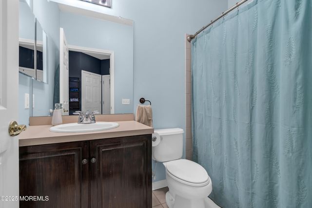 136 Mill Pond Way 22, Eatontown, NJ 07724