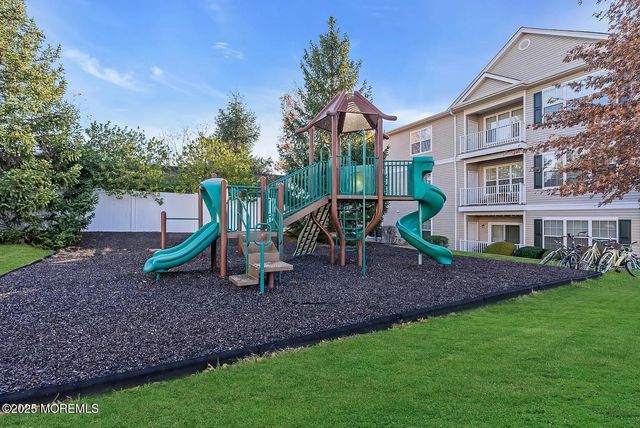 136 Mill Pond Way 22, Eatontown, NJ 07724