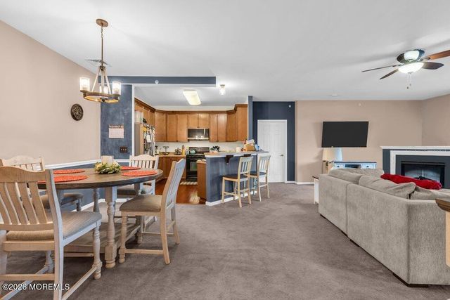 136 Mill Pond Way 22, Eatontown, NJ 07724