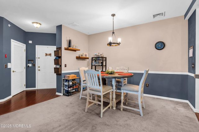 136 Mill Pond Way 22, Eatontown, NJ 07724