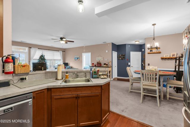 136 Mill Pond Way 22, Eatontown, NJ 07724