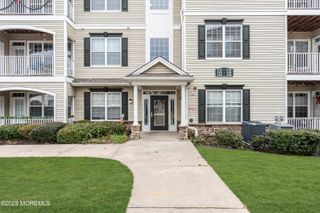 136 Mill Pond Way 22, Eatontown, NJ 07724