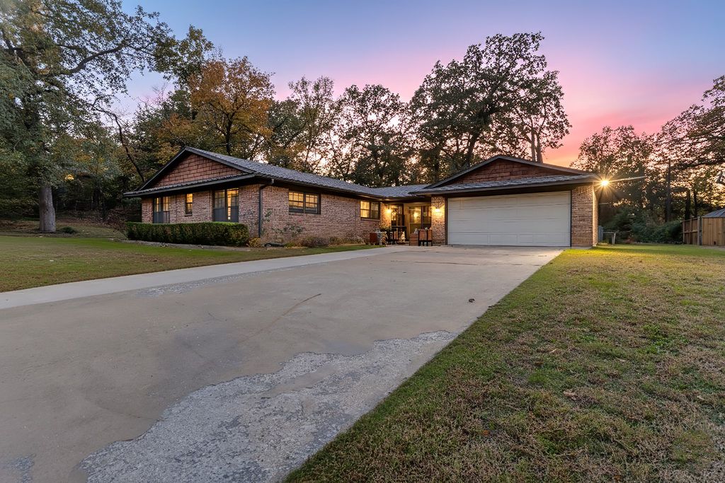 153 Circle Drive, Denison, TX 75021