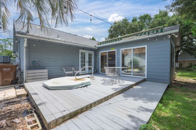 2833 Via Roma Court, Gulf Breeze, FL 32563