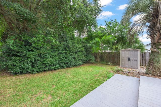 2833 Via Roma Court, Gulf Breeze, FL 32563