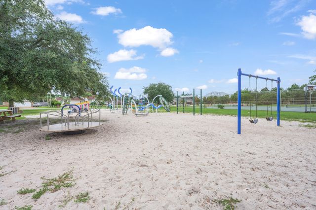 2833 Via Roma Court, Gulf Breeze, FL 32563