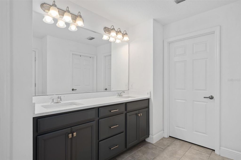 Image 37 of property listing at 5038 TIBET COURT, St Cloud, FL 34772